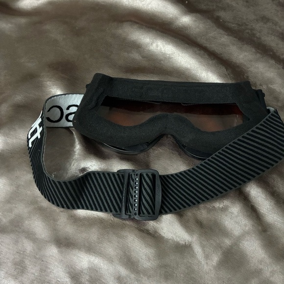 Scott Goggles with Black and White Strap with Carrying Pouch - Picture 5 of 6